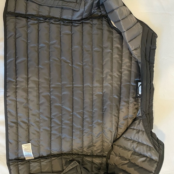 Men’s Gap puffer vest size medium black - Picture 6 of 7